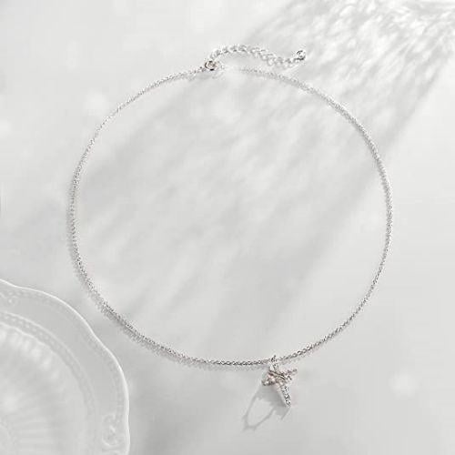 Kette mit Krone und Kreuzanhänger