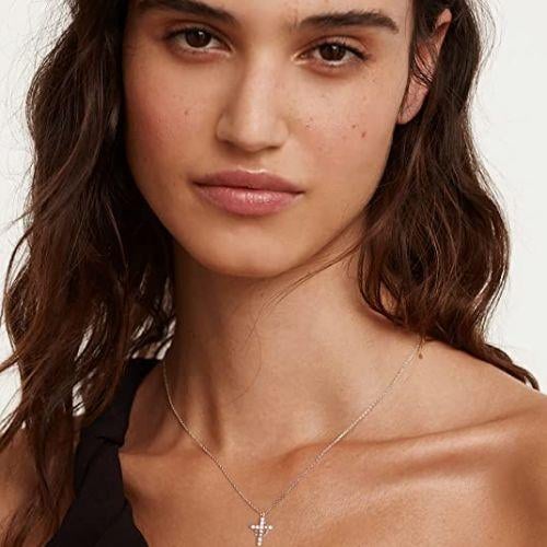 Kette mit Krone und Kreuzanhänger