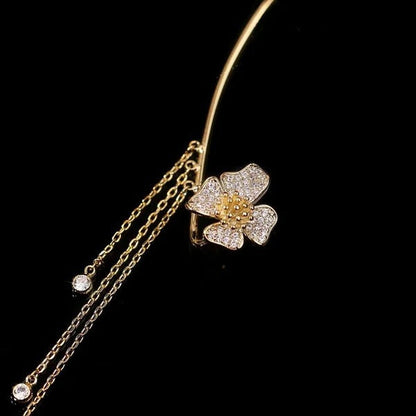💕Schlichte Ohrclips mit Schmetterlings- und Blumenmotiv & Quasten – Elegant & bequem, ohne Ohrloch 🌸🦋