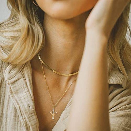 Kette mit Krone und Kreuzanhänger