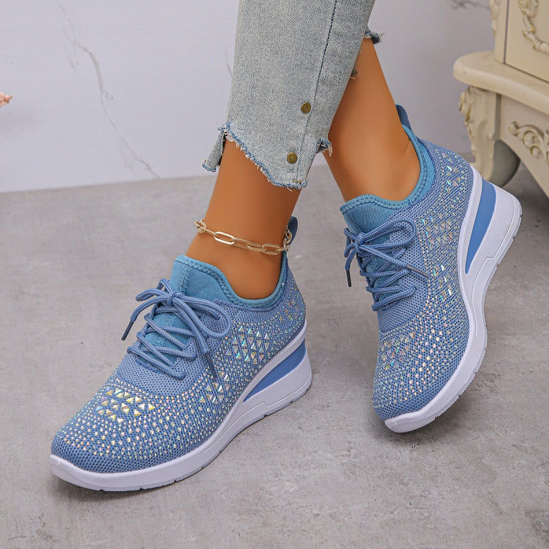 Atmungsaktive Sneaker aus Mesh mit Strassverzierung