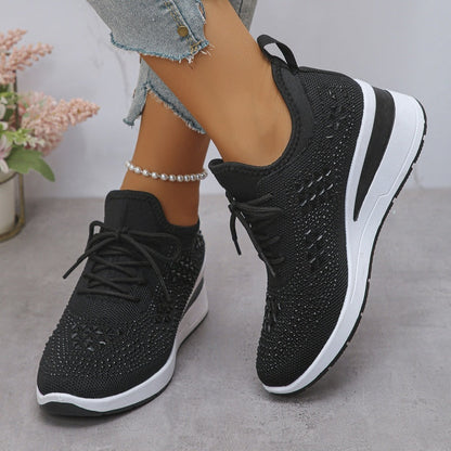 Atmungsaktive Sneaker aus Mesh mit Strassverzierung
