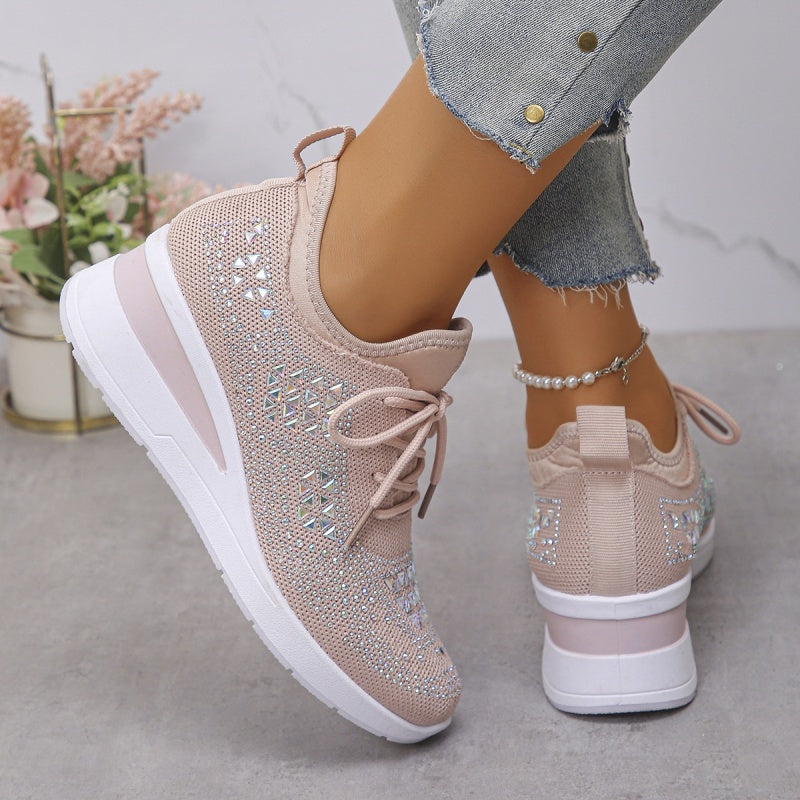 Atmungsaktive Sneaker aus Mesh mit Strassverzierung