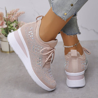 Atmungsaktive Sneaker aus Mesh mit Strassverzierung