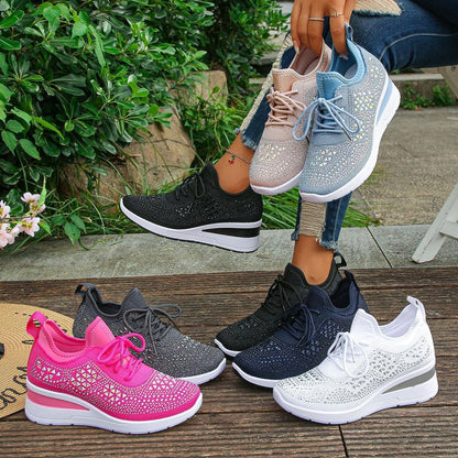 Atmungsaktive Sneaker aus Mesh mit Strassverzierung
