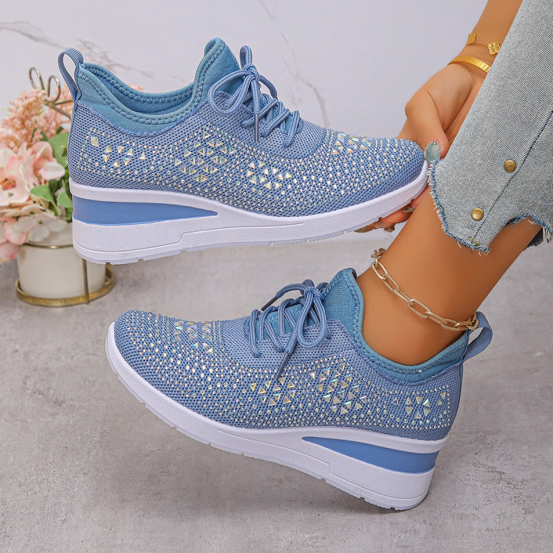 Atmungsaktive Sneaker aus Mesh mit Strassverzierung