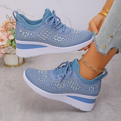 Atmungsaktive Sneaker aus Mesh mit Strassverzierung